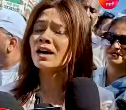 ठाण्यात शरद पवारांच्या राष्ट्रवादीच कोक्रोच आंदोलन