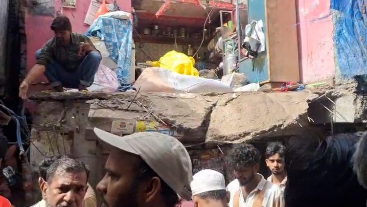 BHIVANDI : भिवंडीत एकमजली घराचा स्लॅब कोसळला; मुलगी जखमी, मोठी दुर्घटना टळली