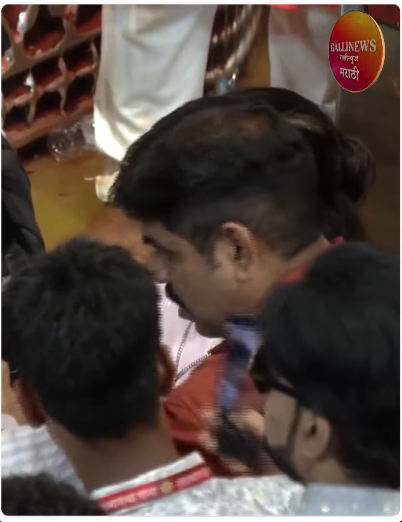 लालबागच्या राजाच्या चरणी कैलाश खेर