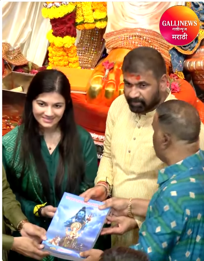 मुंबई, महाराष्ट्र: महाराष्ट्र विधान परिषदेचे उपसभापती सचिन अहिर यांनी लालबागच्या राजाचे दर्शन घेतले.