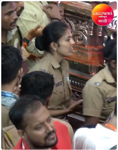 मुंबई पोलिसांनी लालबागच्या राजाचे घेतले दर्शन